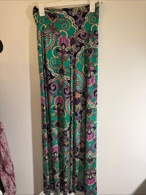 Green Paisley stretchy pants- Vibrant Printed Women’s pants